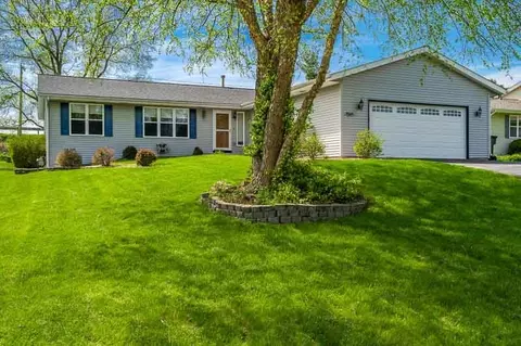 10116 Fawn Prairie Dr, Roscoe, IL 61073