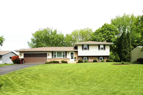 6169 Weather Vane Ln, Machesney Park, IL 61115