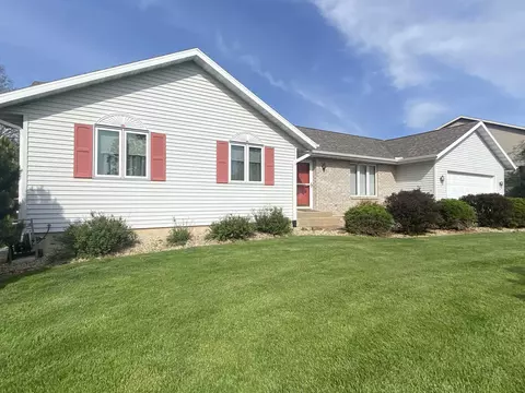 1081 N Mesa Dr, Freeport, IL 61032