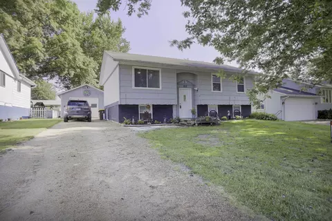 810 Henson St, Lena, IL 61048