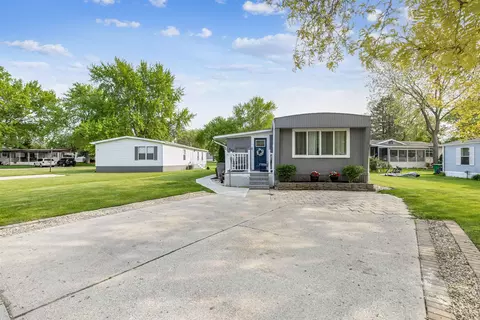303 Lindenwood Dr, Belvidere, IL 61008