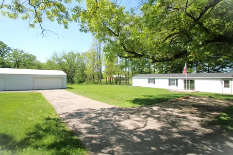 8761 Elevator Rd, Roscoe, IL 61073