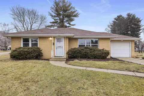 1025 Ogilby Rd, Rockford, IL 61102