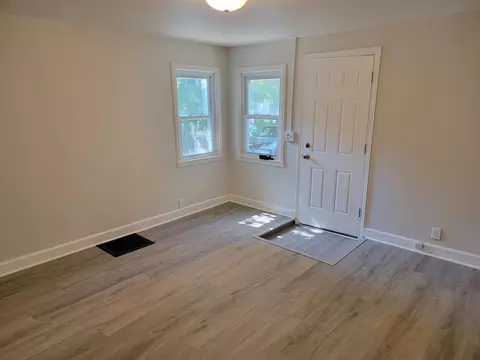 215 Dougherty Pl, Rockford, IL 61107 photo 2