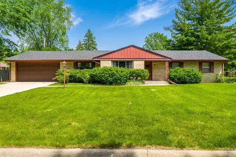 1501 Williamsburg Rd, Rockford, IL 61107