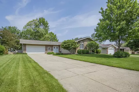 3649 Flambeau Dr, Rockford, IL 61114