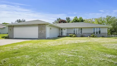 509 Don Dr, Pecatonica, IL 61063