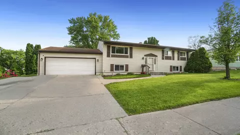 3423 Chadwick Dr, Rockford, IL 61109