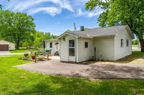 611 N Blackhawk Dr, Byron, IL 61010