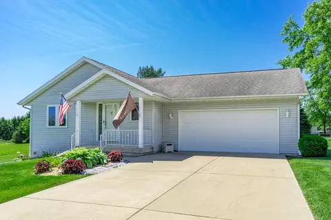 1048 Drexel Rd, Lake Summerset, IL 61019