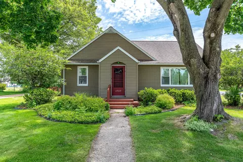1705 Virginia Ave, Savanna, IL 61074