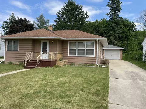 2230 Ohio Pkwy, Rockford, IL 61108