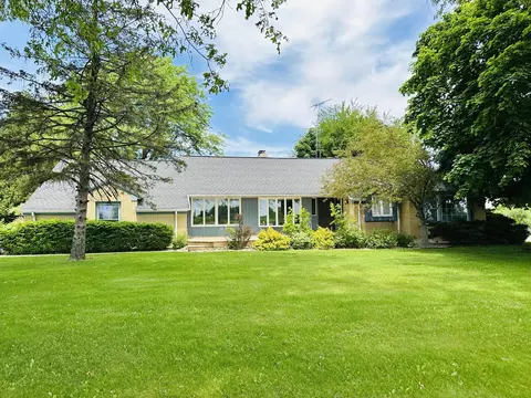 3292 W Pearl City Rd, Freeport, IL 61032