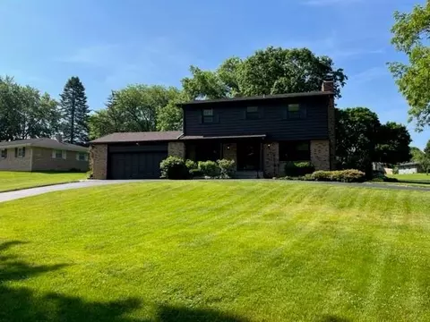 4607 Lanewood Dr, Rockford, IL 61108