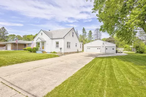 2315 Glenwood Ave, Rockford, IL 61103