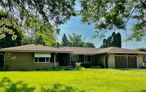 811 Hemlock Ln, Rockford, IL 61107