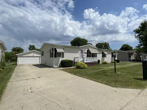5504 White Pine Ln, Machesney Park, IL 61115
