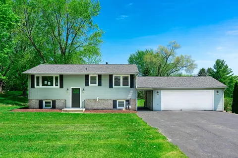 1134 Randall Dr, Rockford, IL 61108
