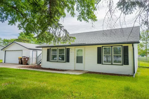 8711 Indigo Ln, Machesney Park, IL 61115
