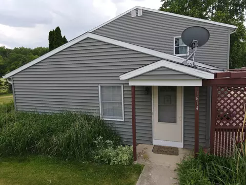 1614 E Stonehenge Dr, Sycamore, IL 60178