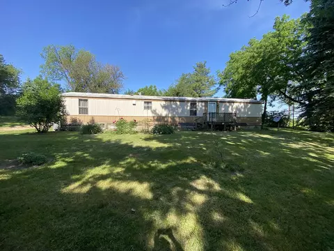 14220 Brethren Rd, Lanark, IL 61046 photo 3