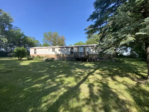 14220 Brethren Rd, Lanark, IL 61046 photo 2