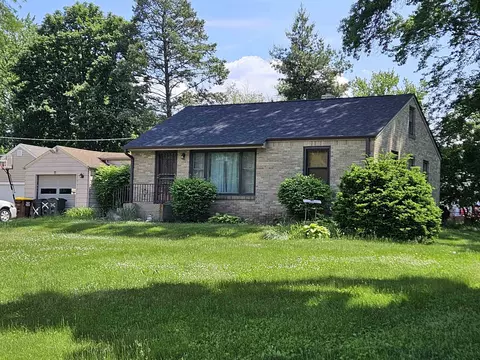 3807 Pinecrest Rd, Rockford, IL 61107
