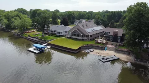 9506 Shore Dr, Machesney Park, IL 61115
