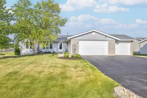 102 Sunnyhill Dr, Davis Junction, IL 61020