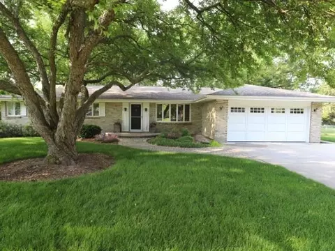 5851 Whitecliff Rd, Rockford, IL 61109