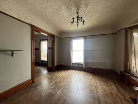 114 N Cherry Ave, Freeport, IL 61032 photo 5