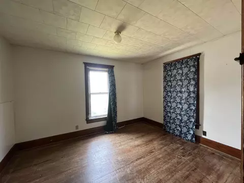 114 N Cherry Ave, Freeport, IL 61032 photo 7