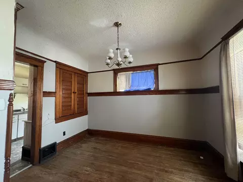 114 N Cherry Ave, Freeport, IL 61032 photo 4