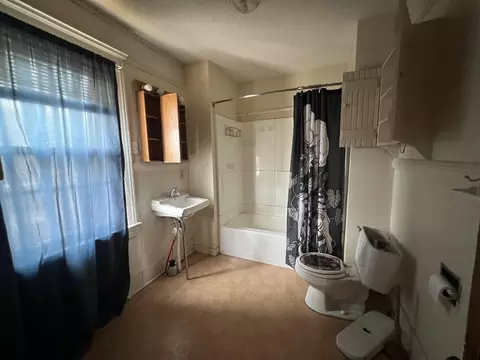 114 N Cherry Ave, Freeport, IL 61032 photo 9