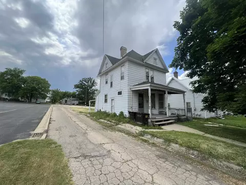 114 N Cherry Ave, Freeport, IL 61032 photo 2
