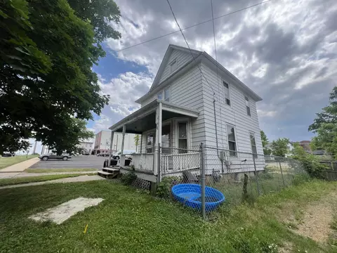 114 N Cherry Ave, Freeport, IL 61032 photo 10