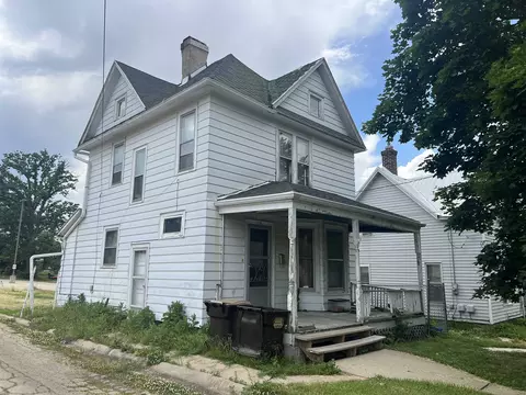 114 N Cherry Ave, Freeport, IL 61032