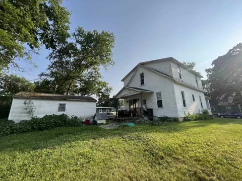 709 S 16th St, Freeport, IL 61032 photo 4