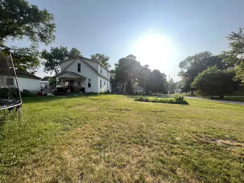 709 S 16th St, Freeport, IL 61032 photo 5