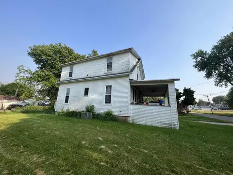 709 S 16th St, Freeport, IL 61032 photo 2