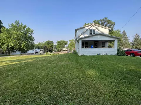 709 S 16th St, Freeport, IL 61032
