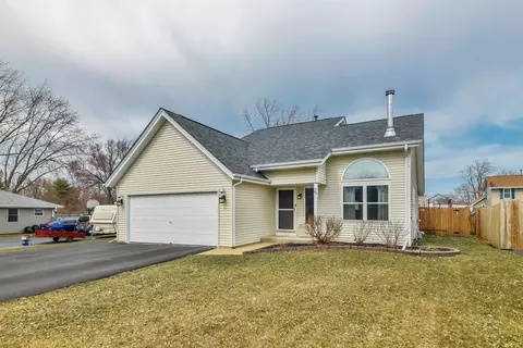 60 N Park Rd, Machesney Park, IL 61115