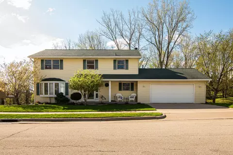 777 Brookview Sq, Dubuque, IA 52003