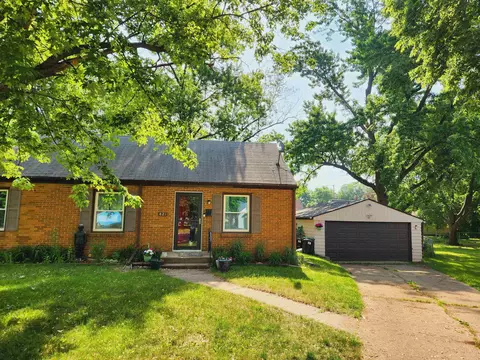 821 Loves Park Dr, Loves Park, IL 61111