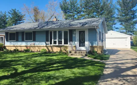 1224 Comanche Dr, Rockford, IL 61107