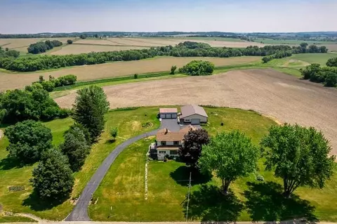 14775 Best Rd, Davis, IL 61019 photo 2