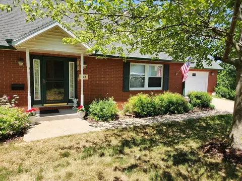 206 Blackhawk Dr, Galena, IL 61036