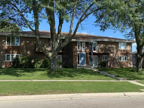 1757 S Hance Dr, Freeport, IL 61032