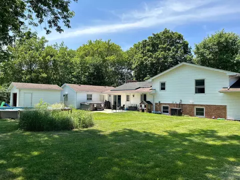 10401 Geneva Dr, Roscoe, IL 61073 photo 3