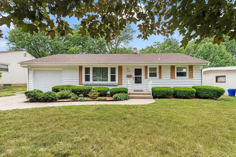 709 Woodland Dr, Rockford, IL 61108